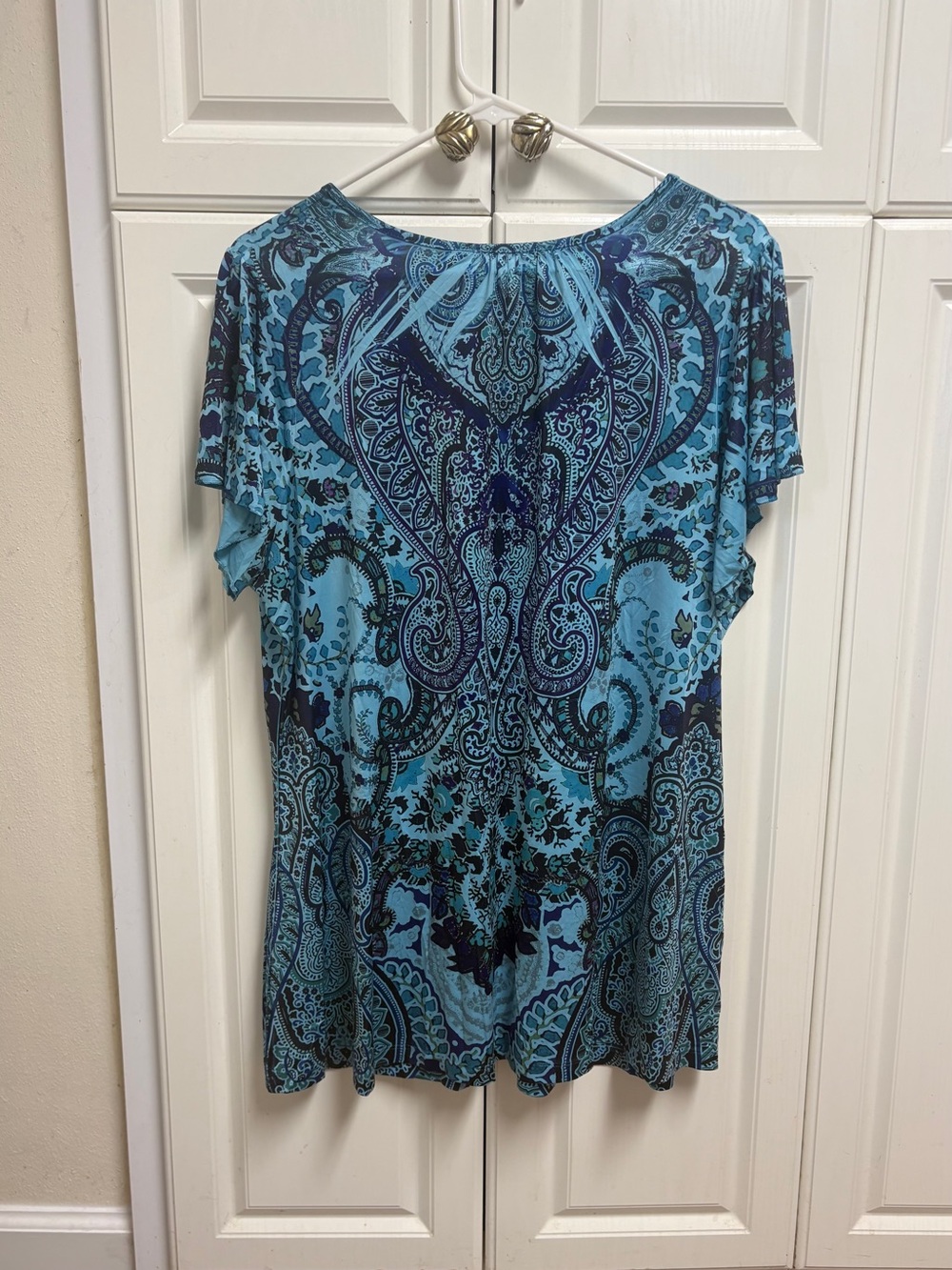 Apt. 9 Embellished Turquoise & Navy Paisley V-Neck Short Sleeve Top Women’s 1X - Picture 2 of 4